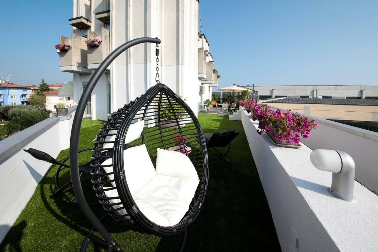 Sunseeker - 80 Mq Di Terrazzo Da Sogno ديسينسانو ديل غاردا المظهر الخارجي الصورة